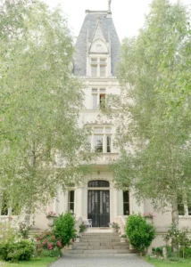 A Pastel Dinner Party Wedding at Chateau Allure du Lac in France’s Loire Valley Exemplifies Evolving Nuptial Trends